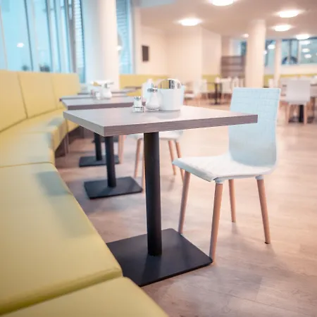 Tulip Messe Szálloda 4*